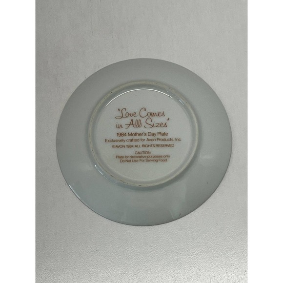 Avon Porcelain Collectors Plate 1984 "Love Comes In All Sizes" Mothers Day - Picture 2 of 2